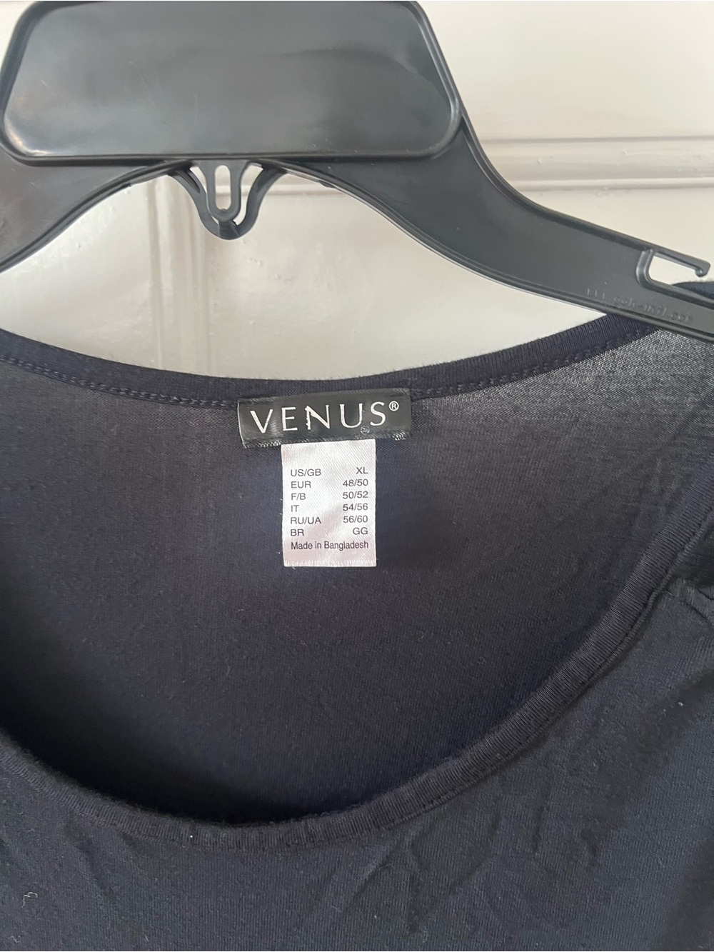 VENUS Women's Black Scoop Neck Short Sleeve Tee
